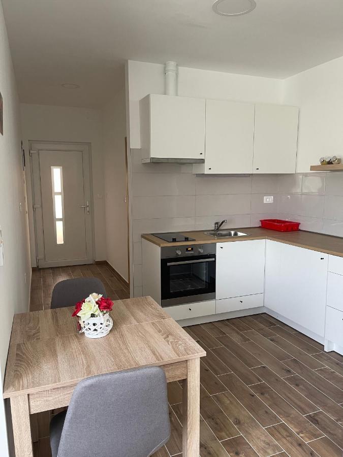Apartman Solin 2, Parking Apartment ภายนอก รูปภาพ