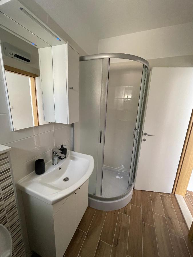 Apartman Solin 2, Parking Apartment ภายนอก รูปภาพ