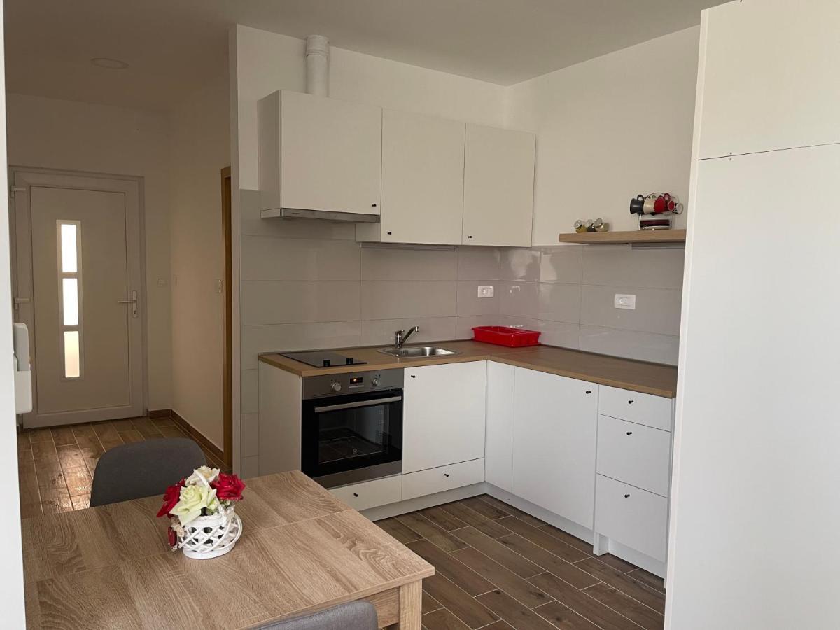 Apartman Solin 2, Parking Apartment ภายนอก รูปภาพ